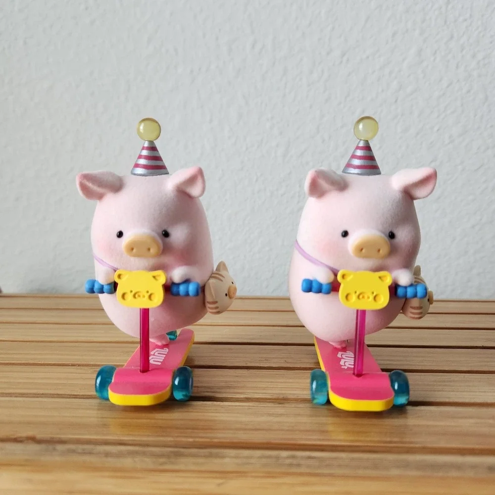 Toyo Cicis Story Lulu Celebration Birthday‎ Pigs On Scooters Party Hats Set Of 2